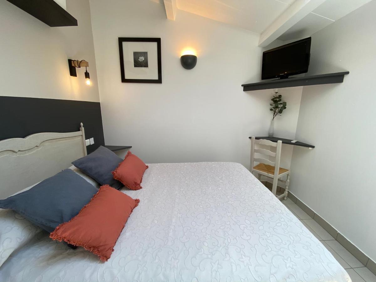 Auberge De La Tour De Brison Sanilhac  Oda fotoğraf